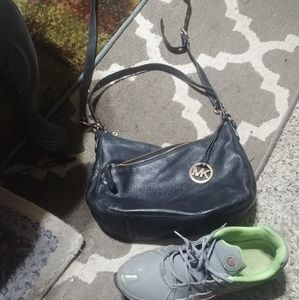 EUC MK PEBBLE LEATHER CROSSBODY